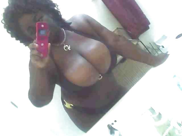 25P Black Girls Equipped with Big Tits 2