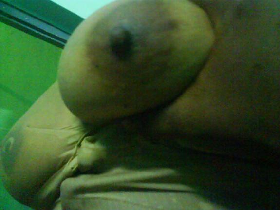 25P Indian mature exposing boobs