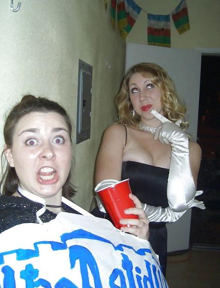 25P Crazy Amateur College Babes