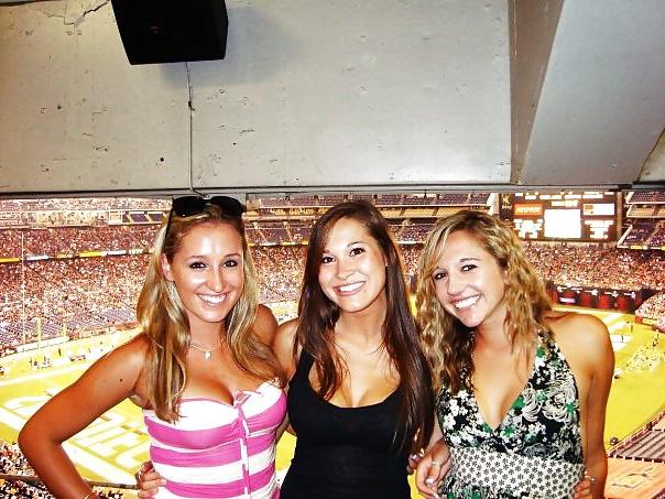 25P Crazy Amateur College Babes