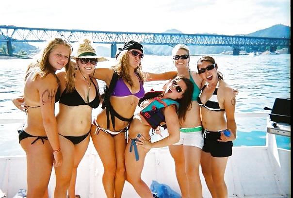 25P Crazy Amateur College Babes