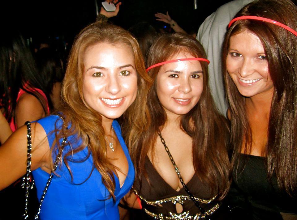 25P Crazy Amateur College Babes