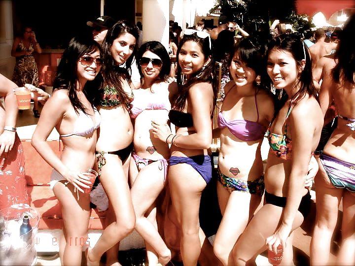 25P Crazy Amateur College Babes