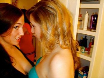 25P Crazy Amateur College Babes