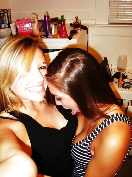 25P Crazy Amateur College Babes