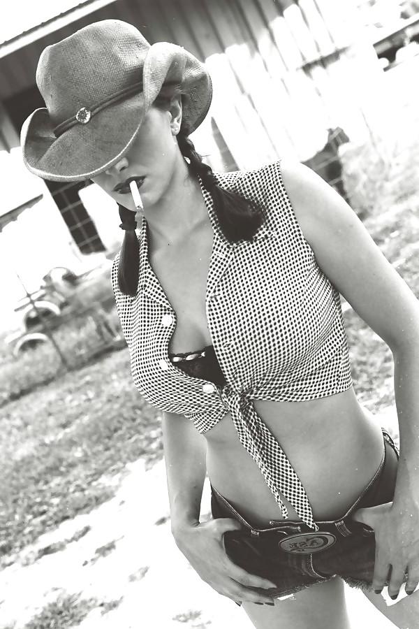 25P Smoking Babes 9