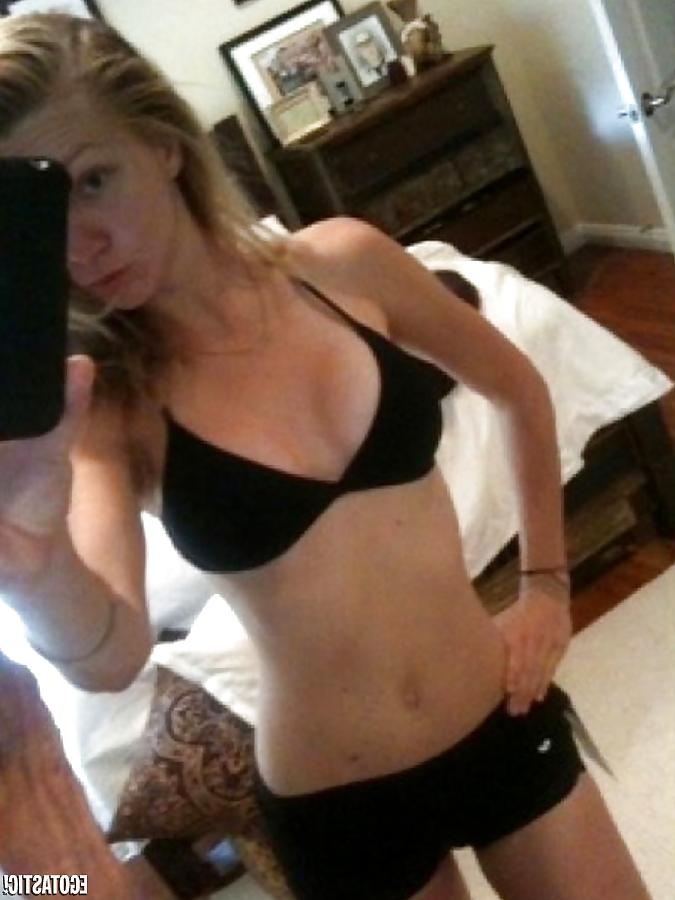 8P Heather Morris Nekkid Cell Phone Photos 