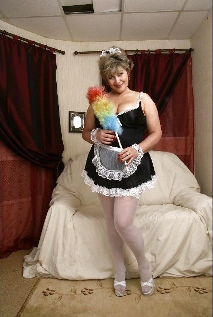 7P Glorious granny maid