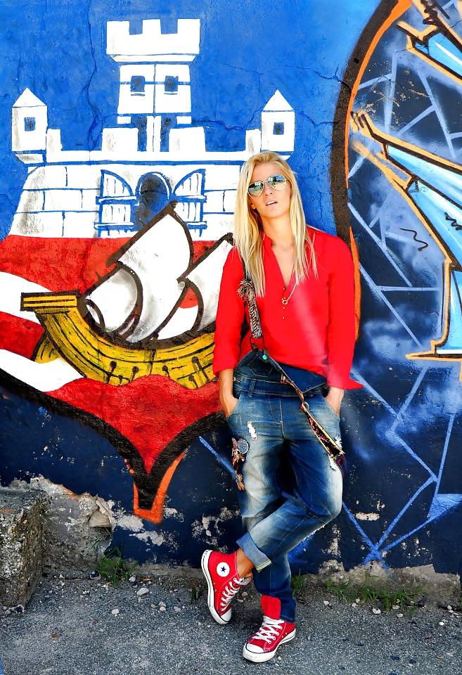 25P Serbian sport babes