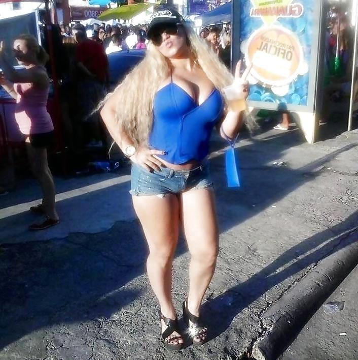 25P Latin blonde big ass