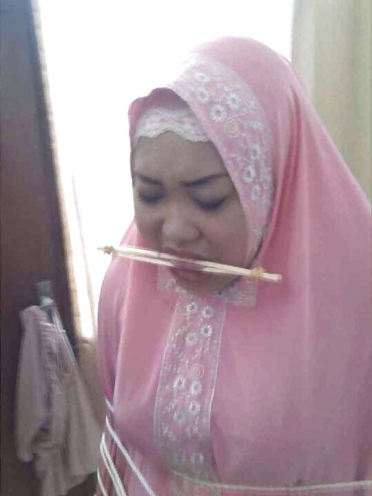 25P Jilbab Tudung Bondage Tied