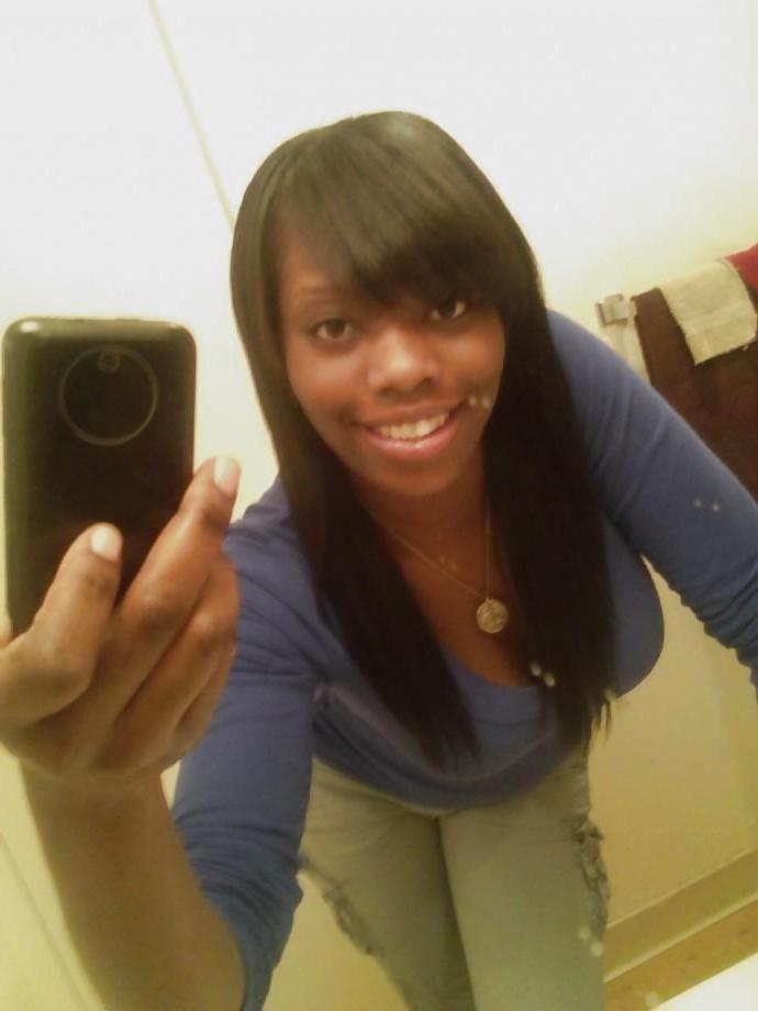 22P BUSTY EBONY SELFSHOTS