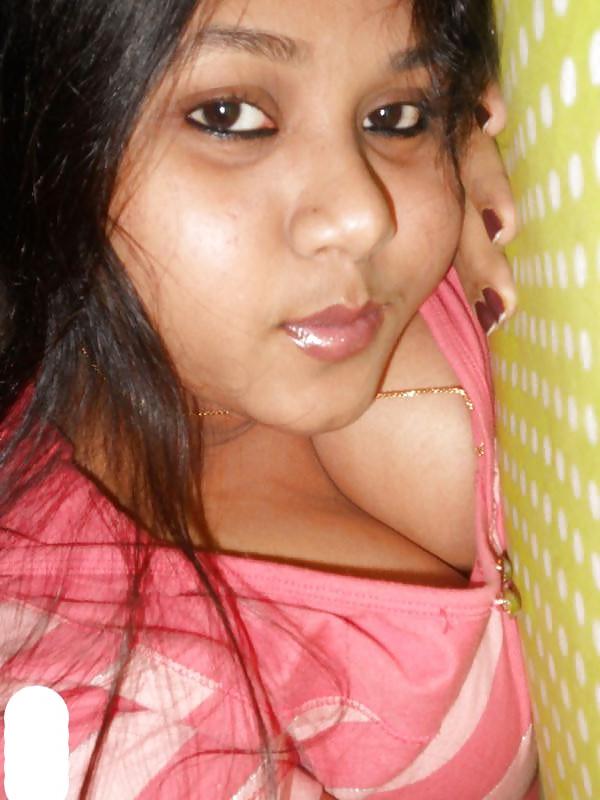12P Hot Indian Bombs Nude Semi Nude Dessssi Girls pictures