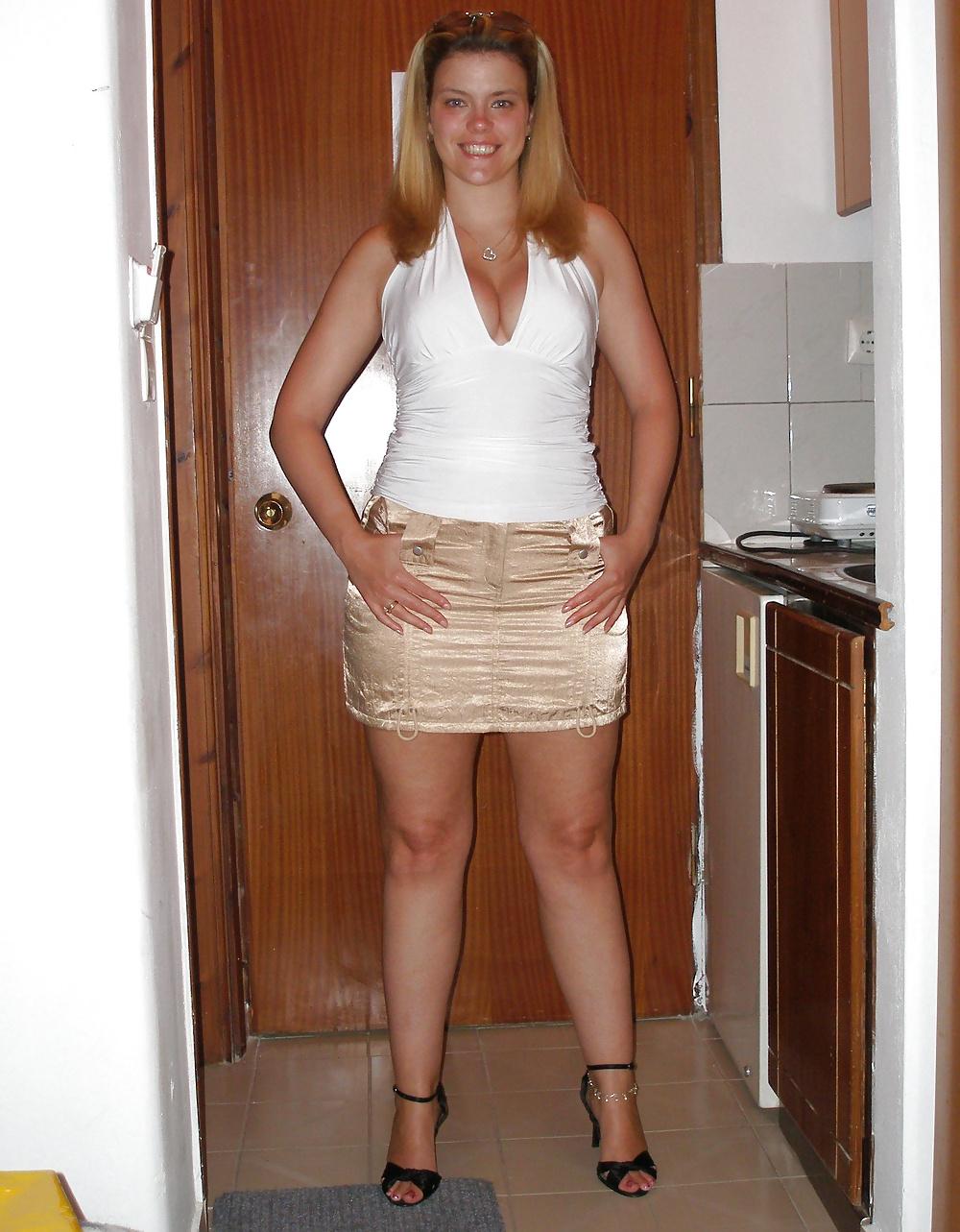 25P Amateur Wife posing in Sexy Lingerie