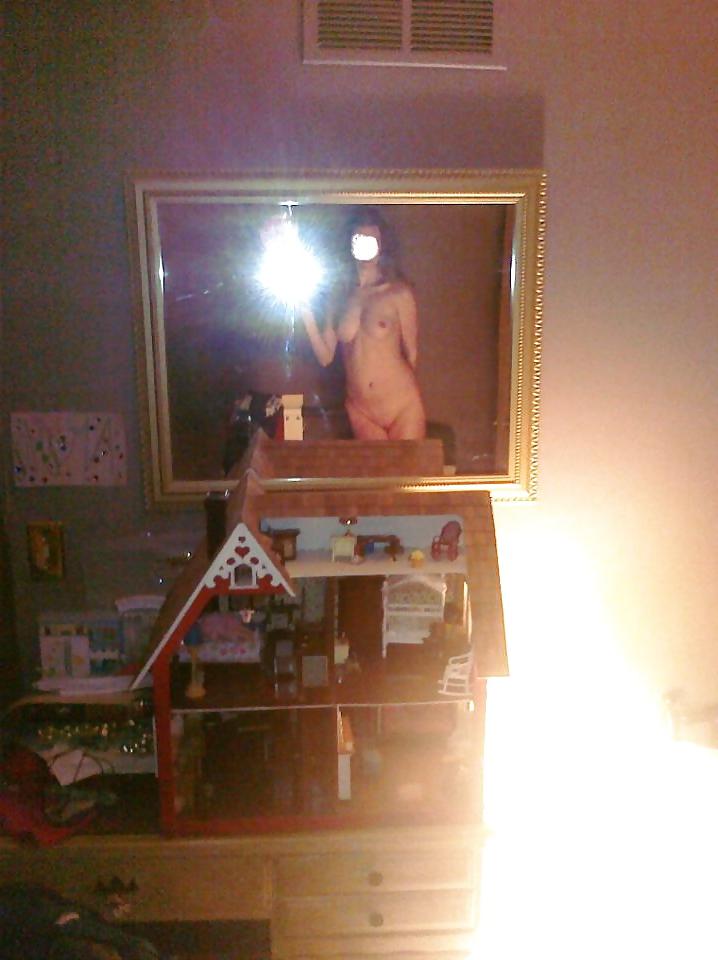 18P Random pics she sent to my phone