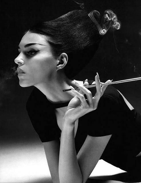 25P Smoking with elegance