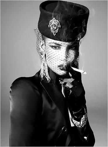 25P Smoking with elegance