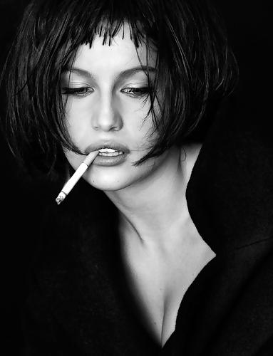 25P Smoking with elegance