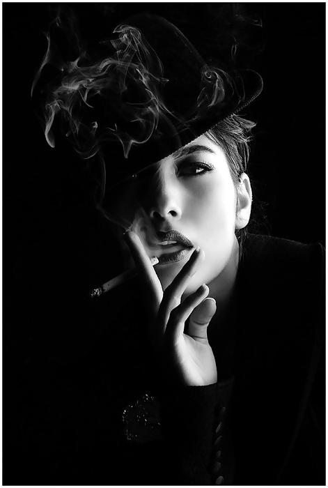 25P Smoking with elegance