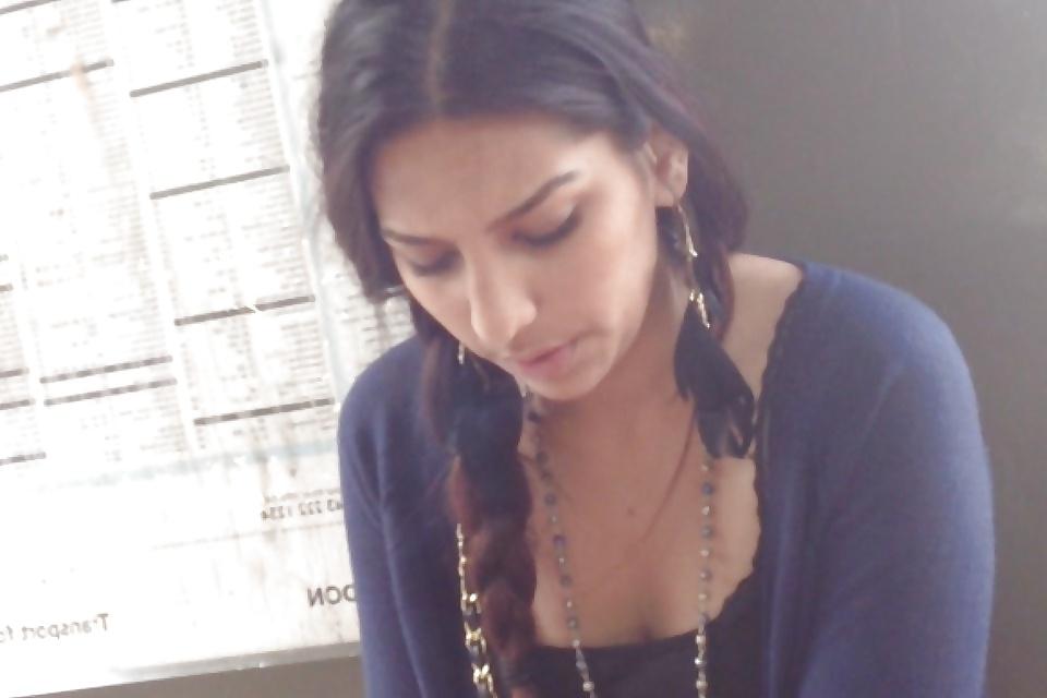 14P Smoking Hot London Indian Slut Candids