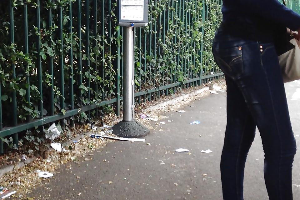 14P Smoking Hot London Indian Slut Candids