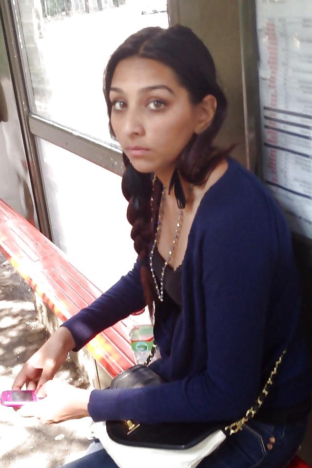 14P Smoking Hot London Indian Slut Candids