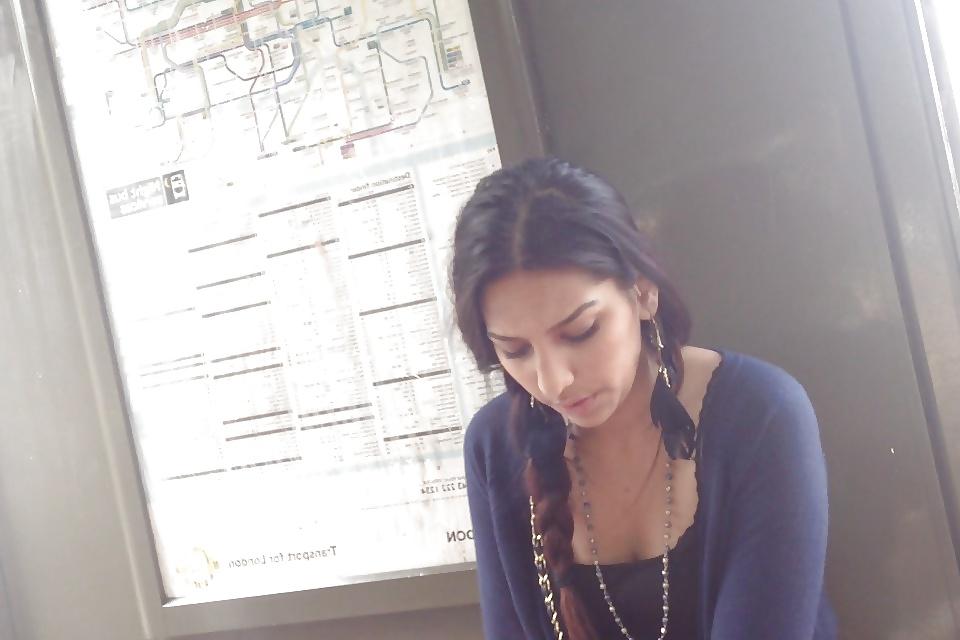 14P Smoking Hot London Indian Slut Candids
