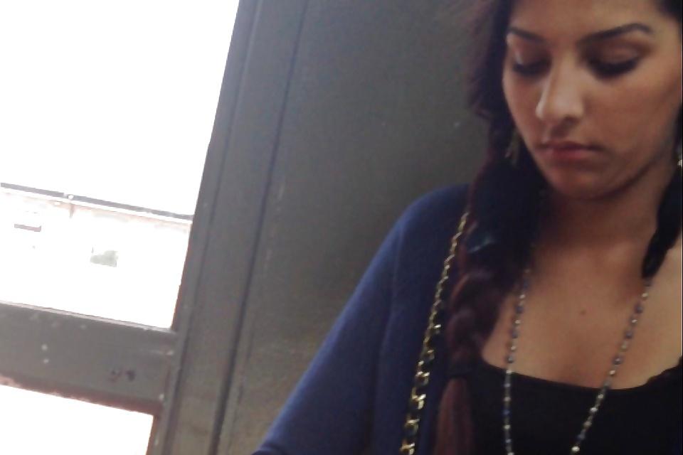 14P Smoking Hot London Indian Slut Candids