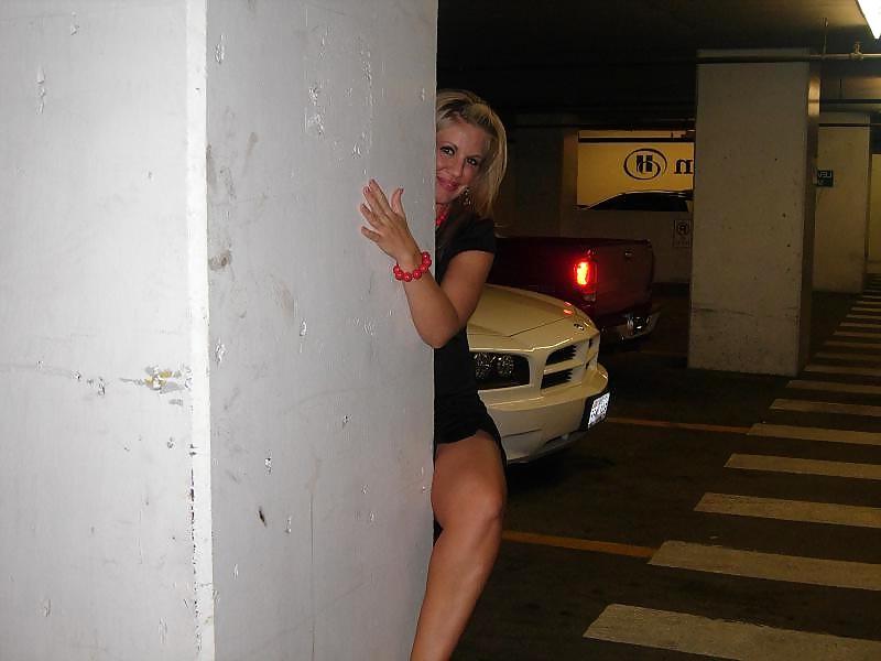 25P Busty American blonde MILF