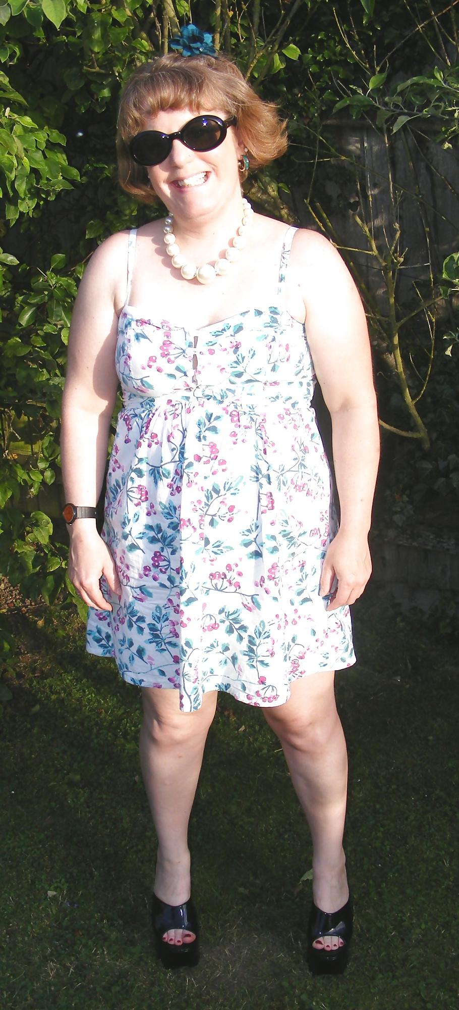 25P In the garden in black platform mules