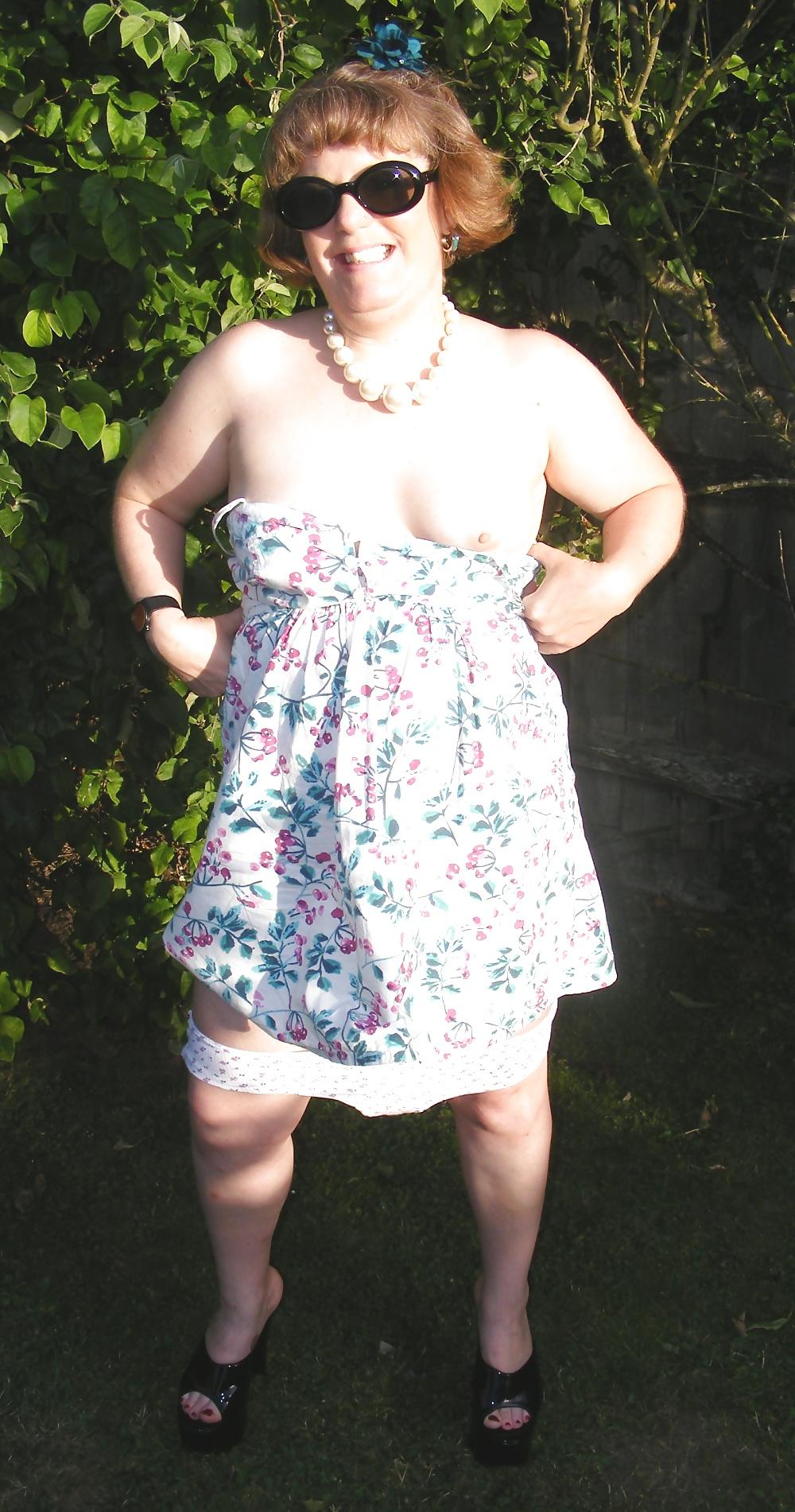 25P In the garden in black platform mules