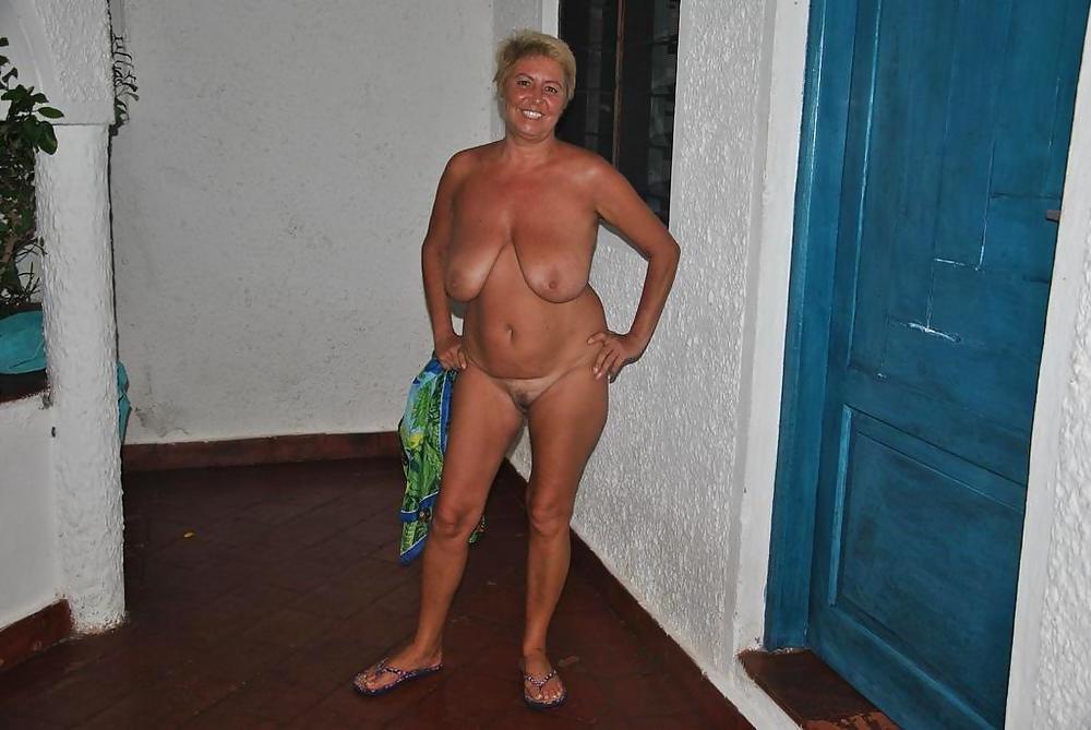 20P Mother with saggy tits.