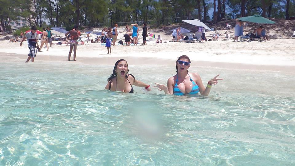 18P Huge tits
