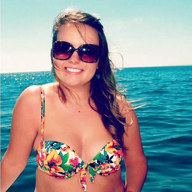 25P Facebook teen babes 15 college girls n bikinis