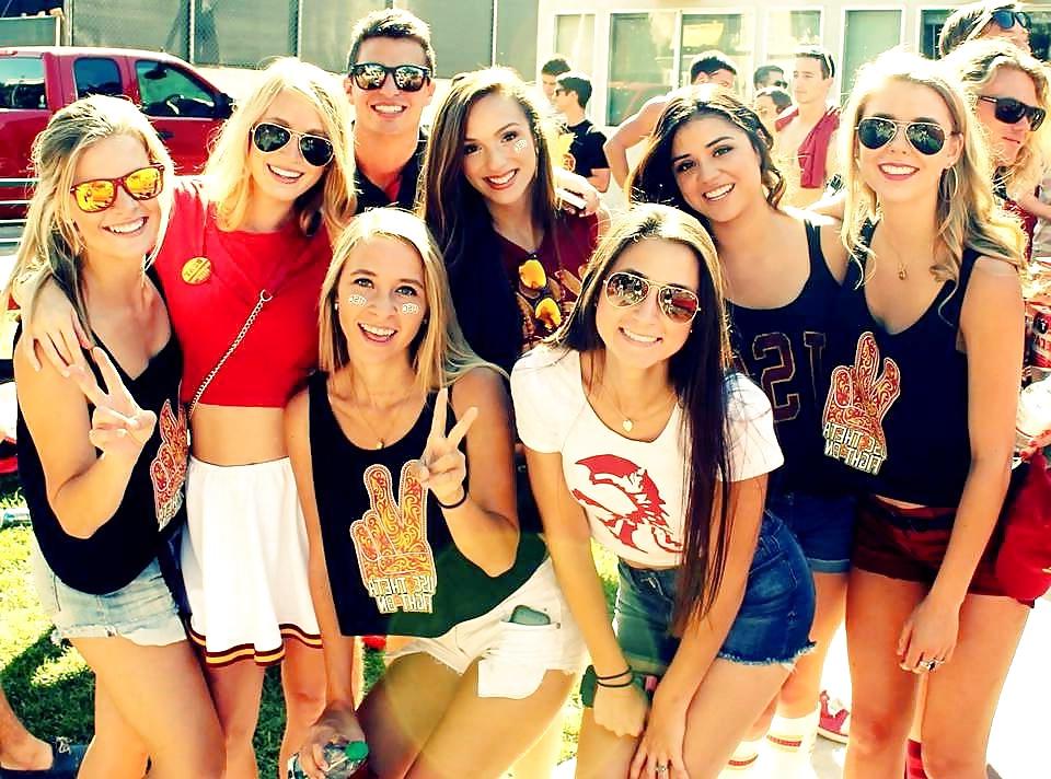 25P Facebook teen babes 15 college girls n bikinis
