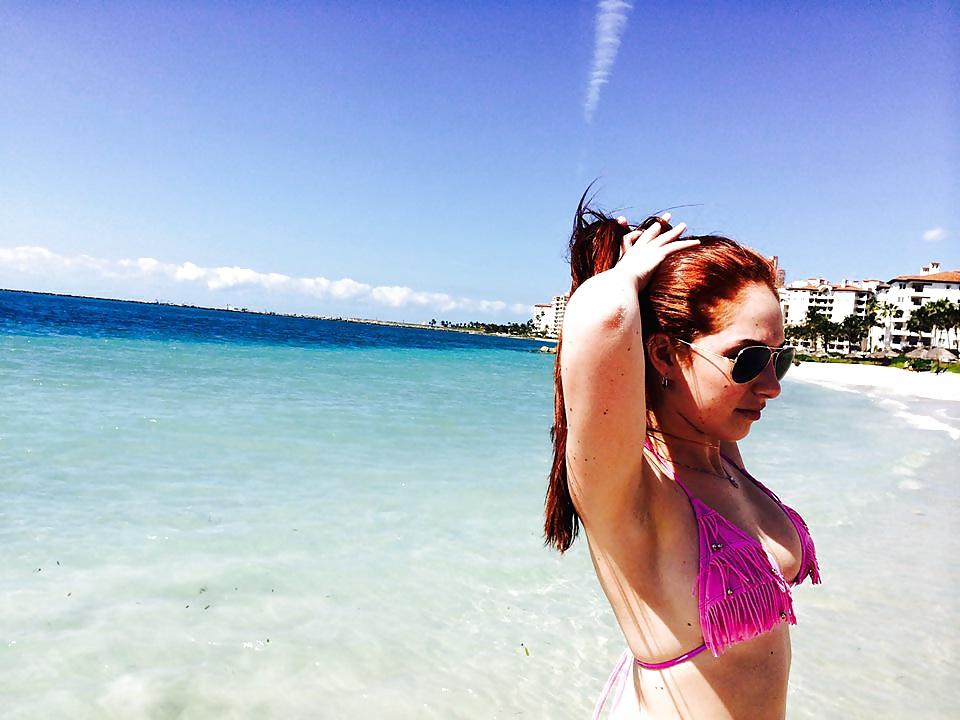 25P Facebook teen babes 15 college girls n bikinis