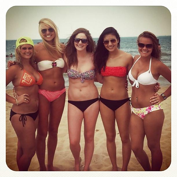 25P Facebook teen babes 15 college girls n bikinis