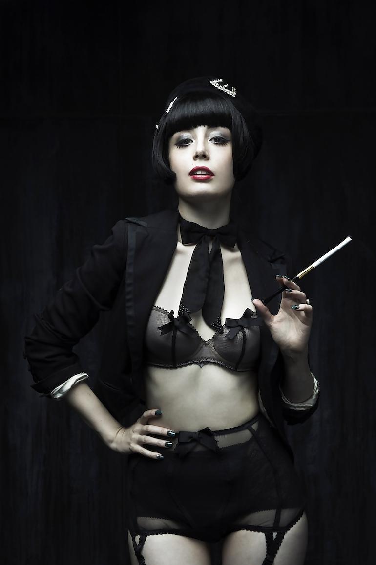 12P Elegance smoking....