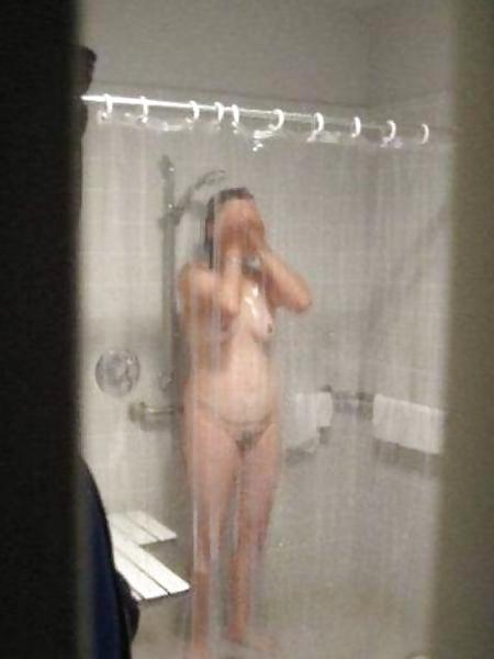 4P Spying on my naked mom - pixs  from cellphone