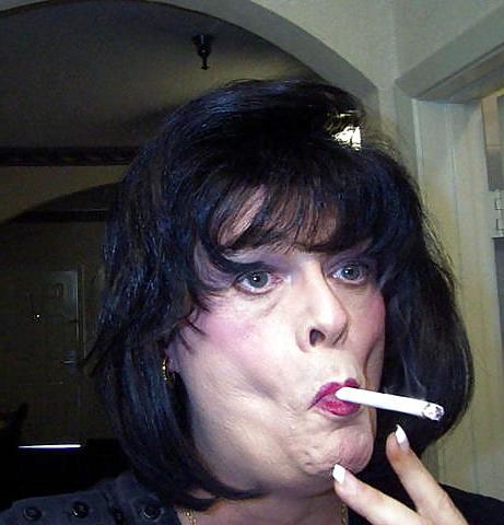 25P Sexy smoking girls