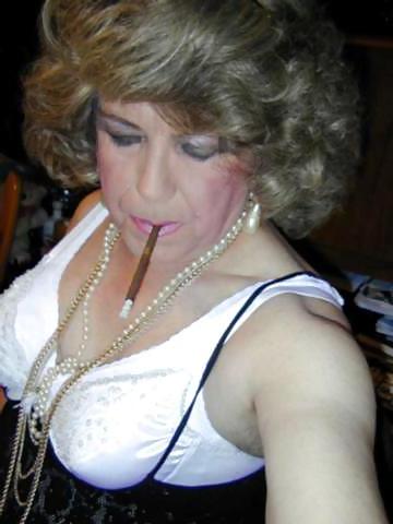 25P Sexy smoking girls