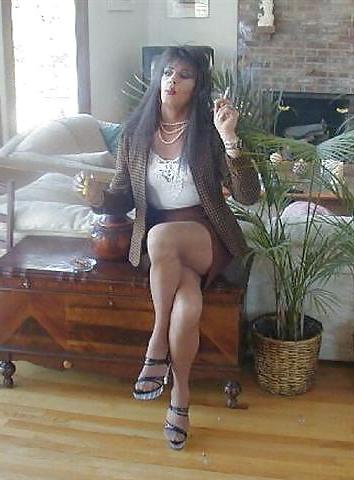 25P Sexy smoking girls