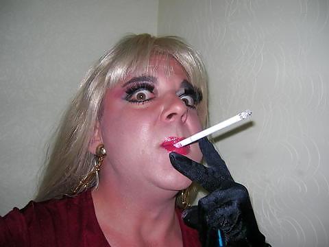 25P Sexy smoking girls