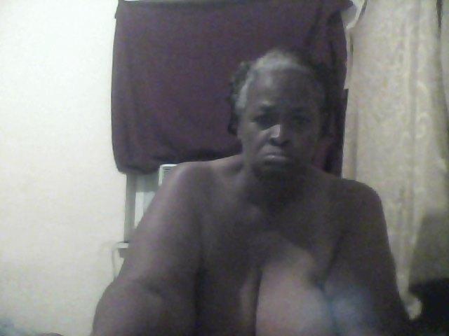 25P Granny Pussy