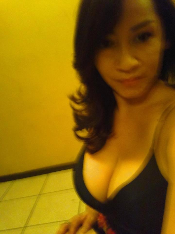 25P Fat Mexican breasts bitch big boobs whore selfie cam shot