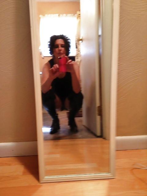 10P HOT MILF IN BOOTS SHOWING HOT ASS