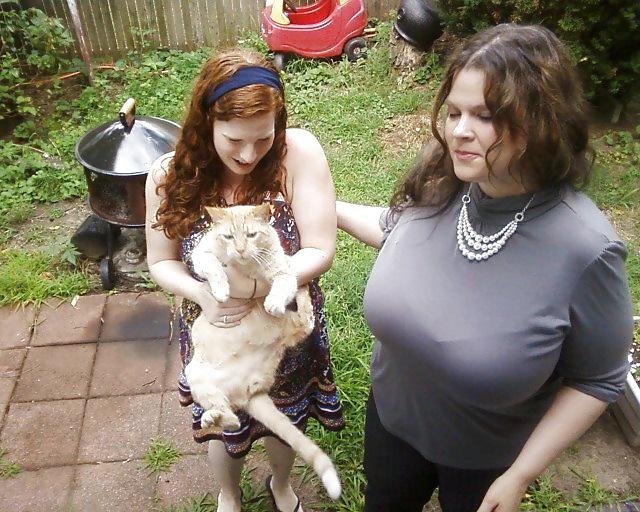 13P American Milf With Huge Tits