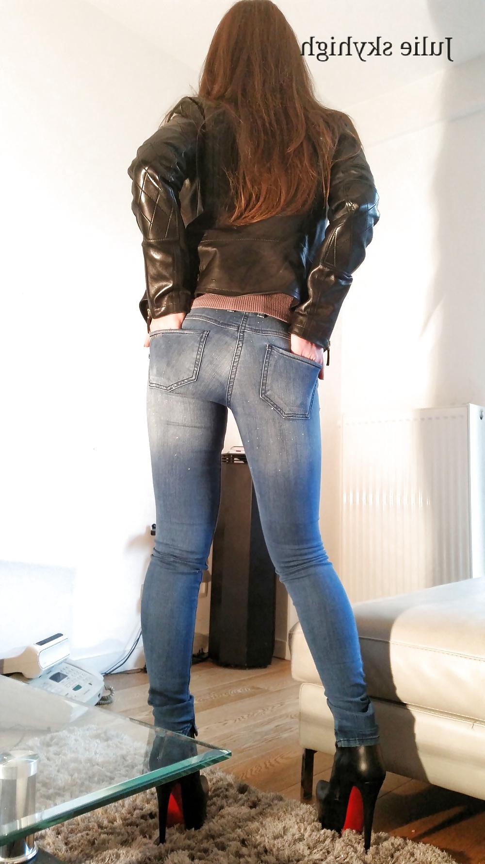 19P Most sexy girl everyday in high heels and boots