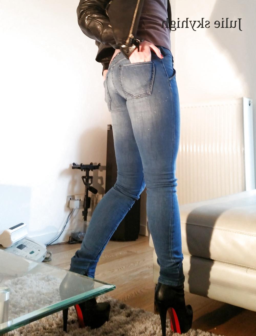 19P Most sexy girl everyday in high heels and boots