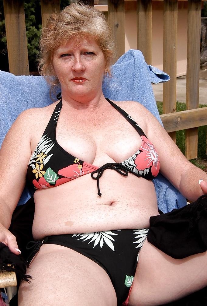 12P Redhead removes bikini  in the garden